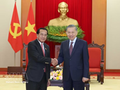 Viet Nam gives highest priority to strengthening relations with Laos: Top leader